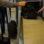 Гражданин КНР пытался пронести в Благовещенск кучу денег под одеждой, но на таможне у него все отобрали