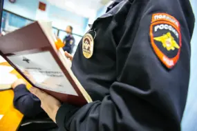 Амурчанка вонзила нож в спину другу, а потом атаковала полицейского головой