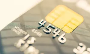 Двум молодым благовещенцам грозит до 3 лет тюрьмы за продажу банковских карт