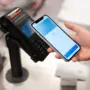 В Благовещенске мужчина хитростью похитил чужой iPhone 15 на кассе магазина