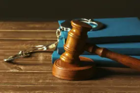 Знала о поджогах и промолчала: ФСБ завела уголовное дело на 16-летнюю амурчанку