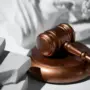 В Благовещенске школьник отсудил 80 тысяч у УК за падение на скользком тротуаре