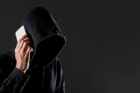 Жительница Благовещенска лишилась 5,2 млн рублей после онлайн-голосования за благоустройство двора
