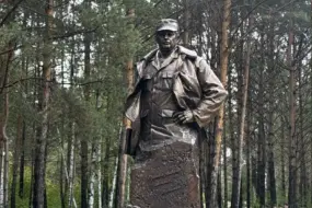 В Благовещенске открыли памятник 1-му начальнику Генштаба ВС РФ Виктору Дубынину