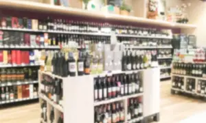 Вместо дорогого праздника — уголовное дело: чем закончился поход в благовещенский алкомаркет.