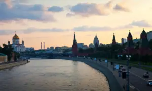 Новая волна беспилотников противника проследовала через регионы к Подмосковью