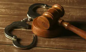В Зее перед судом предстанет 17-летний подросток за кражу денег у отца