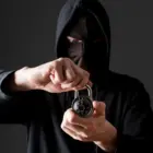 Обманутый житель Томска приехал в Благовещенск, чтобы взломать сейф