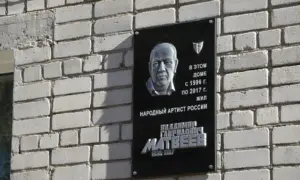 В Благовещенске открыли мемориальную доску народному артисту Владимиру Матвееву