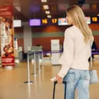 Пользуясь моментом: в Благовещенске обокрали пассажирку прямо на входе в аэропорт