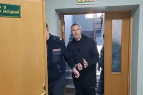 Водителя, избившего мужчину на перекрестке в Благовещенске, отправили в СИЗО
