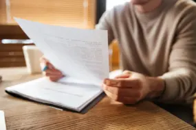 Попытка устроиться на работу по фальшивой справке обернулась для амурчанина судом и штрафом